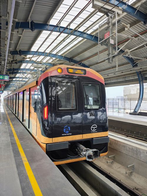 Free Colorful metro train at an elevated urban station with architectural details. Stock Photo