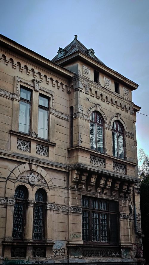 Free A detailed view of an abandoned historic building in Bucharest, capturing the essence of autumn. Stock Photo