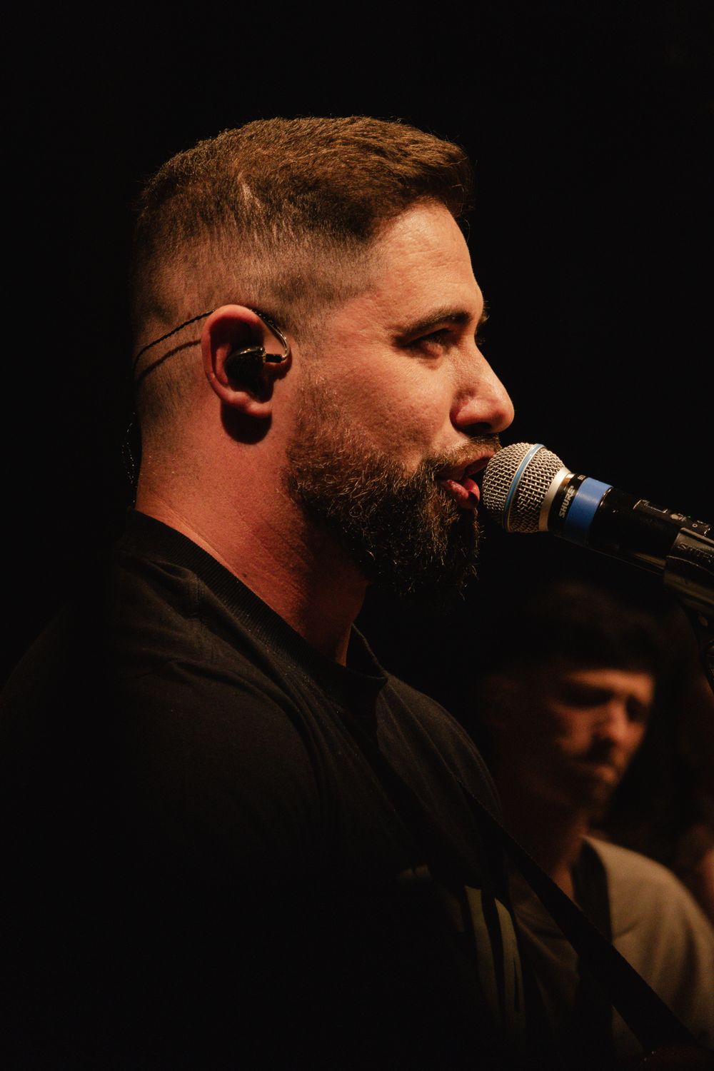 Local Singer Male Male Singer Performing Live at London Concert · Free Stock Photo