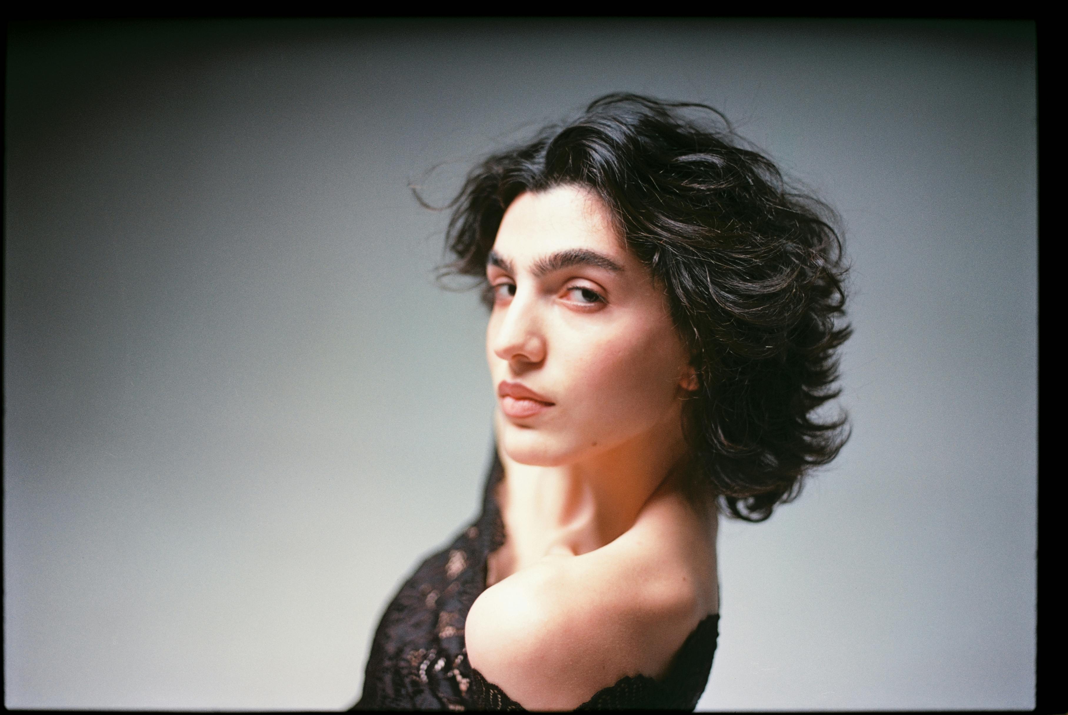 3屁孩惡搞東京墜靈界，台灣AI電影勇奪國際大獎