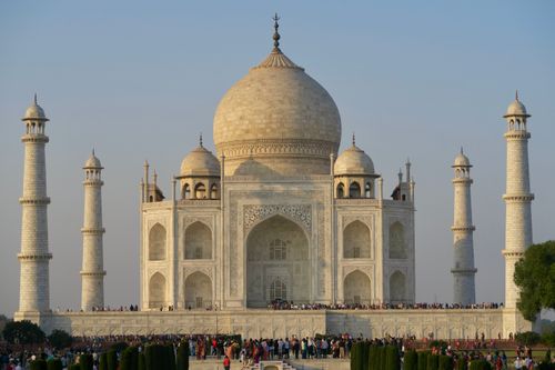 Free Iconic image of the Taj Mahal with minarets against a clear sky, showcasing Indian Mughal architecture. Stock Photo