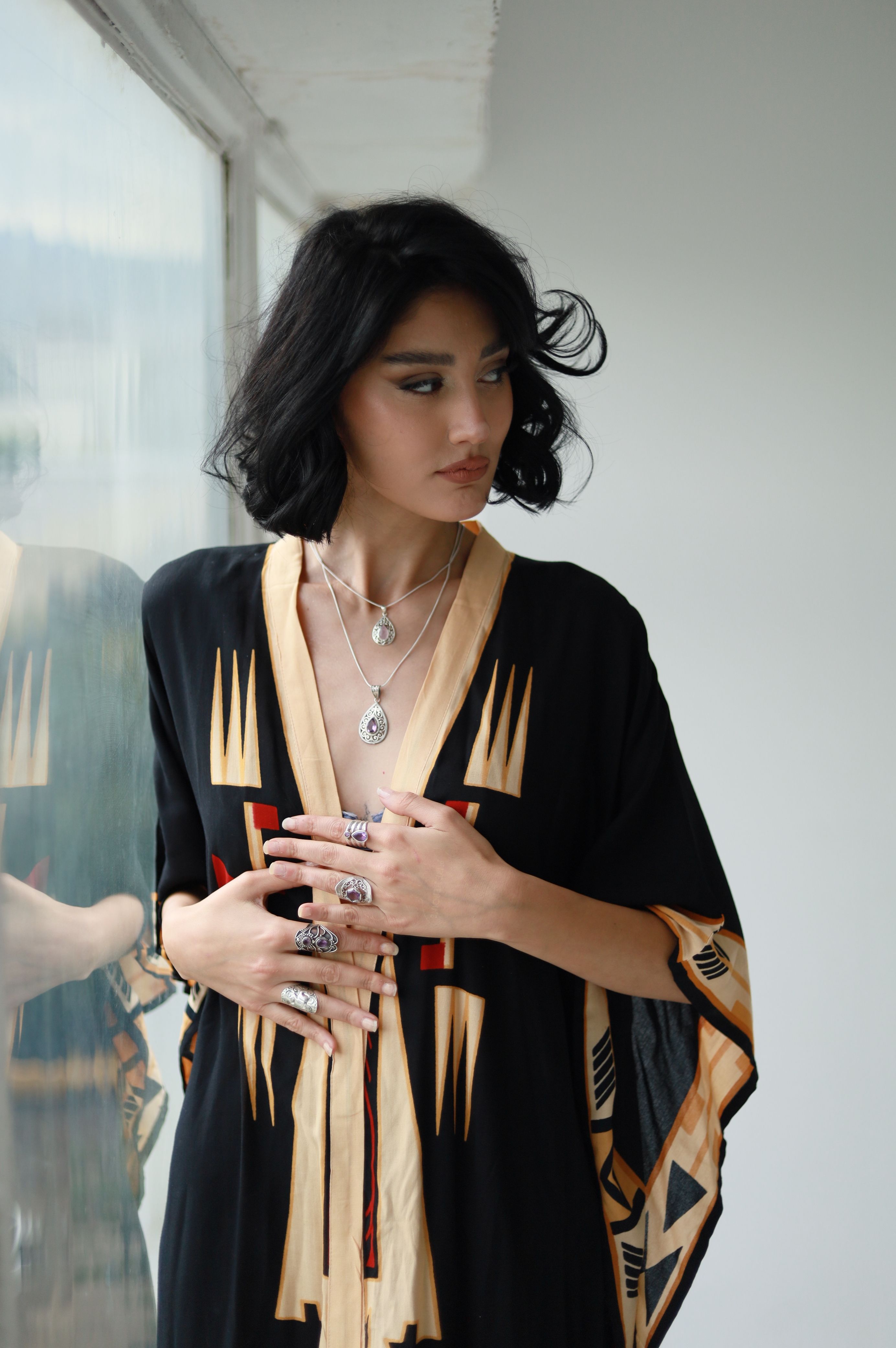 Portrait D'une Femme élégante En Robe Artistique · Photo gratuite