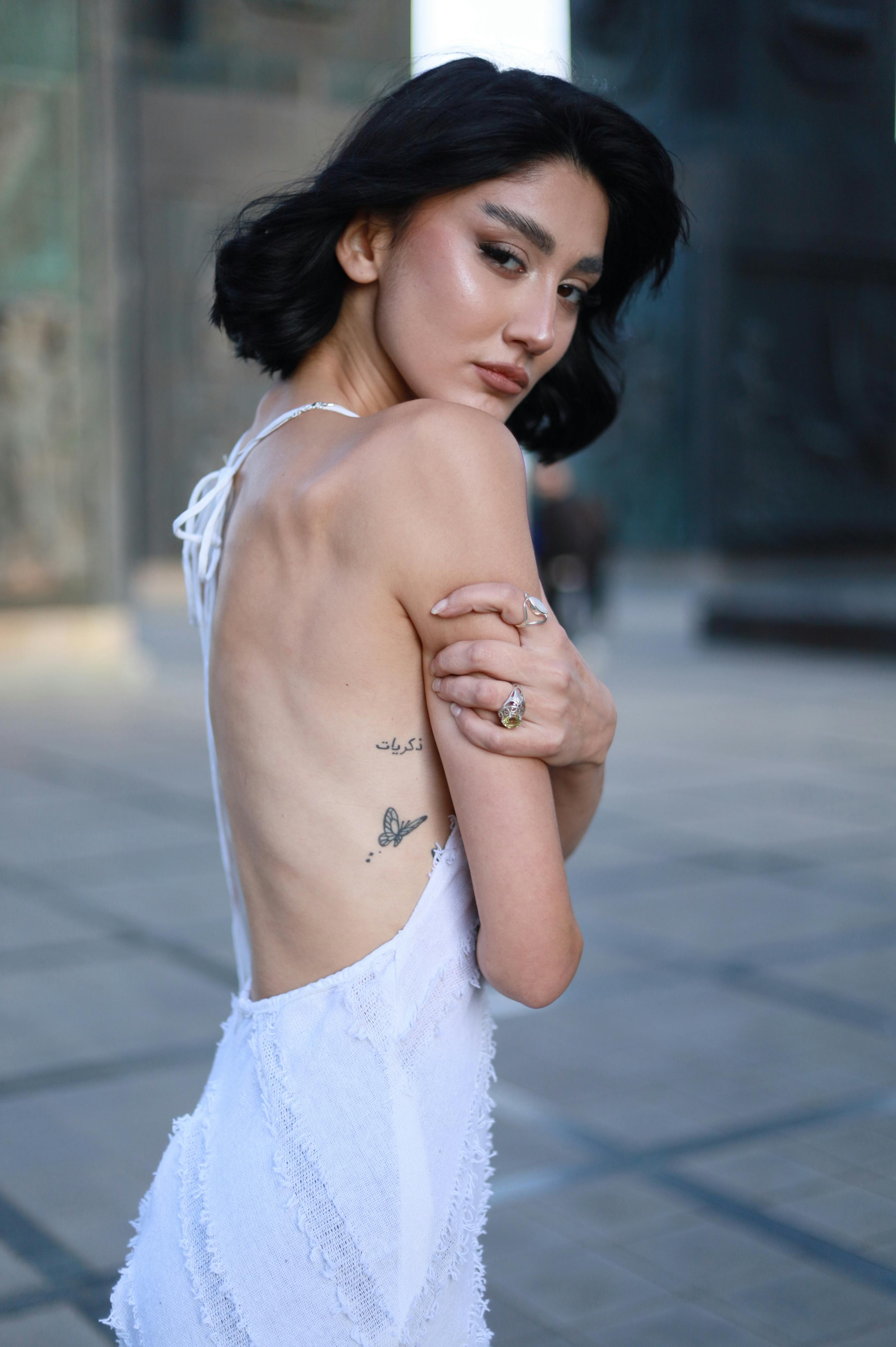 Жалаңаш жас модель Сандра Орлованың барлық суреттері