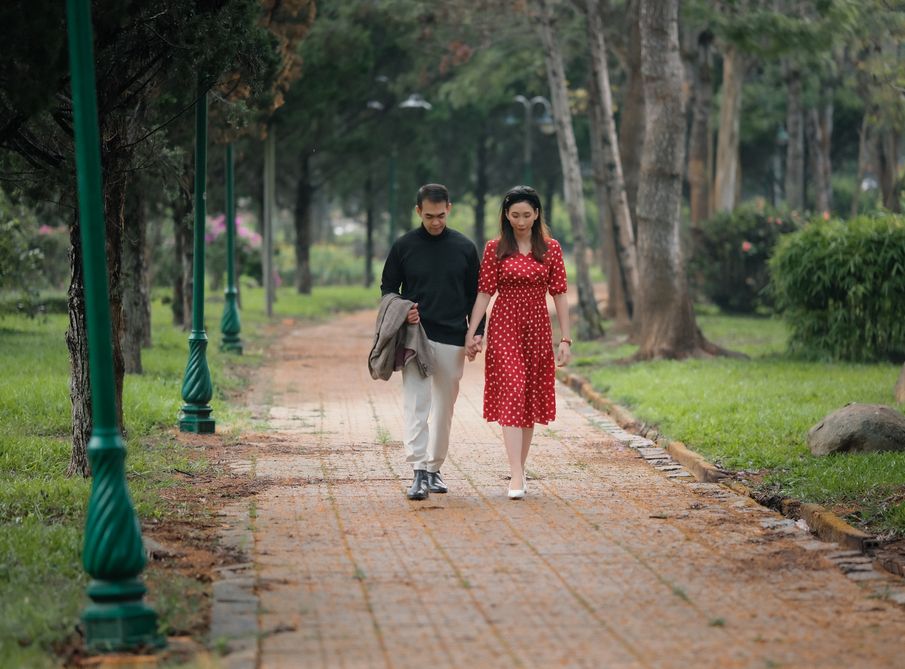 Online dating: starting a conversation on a niche platform