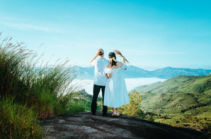 Online dating: starting a conversation on a niche platform