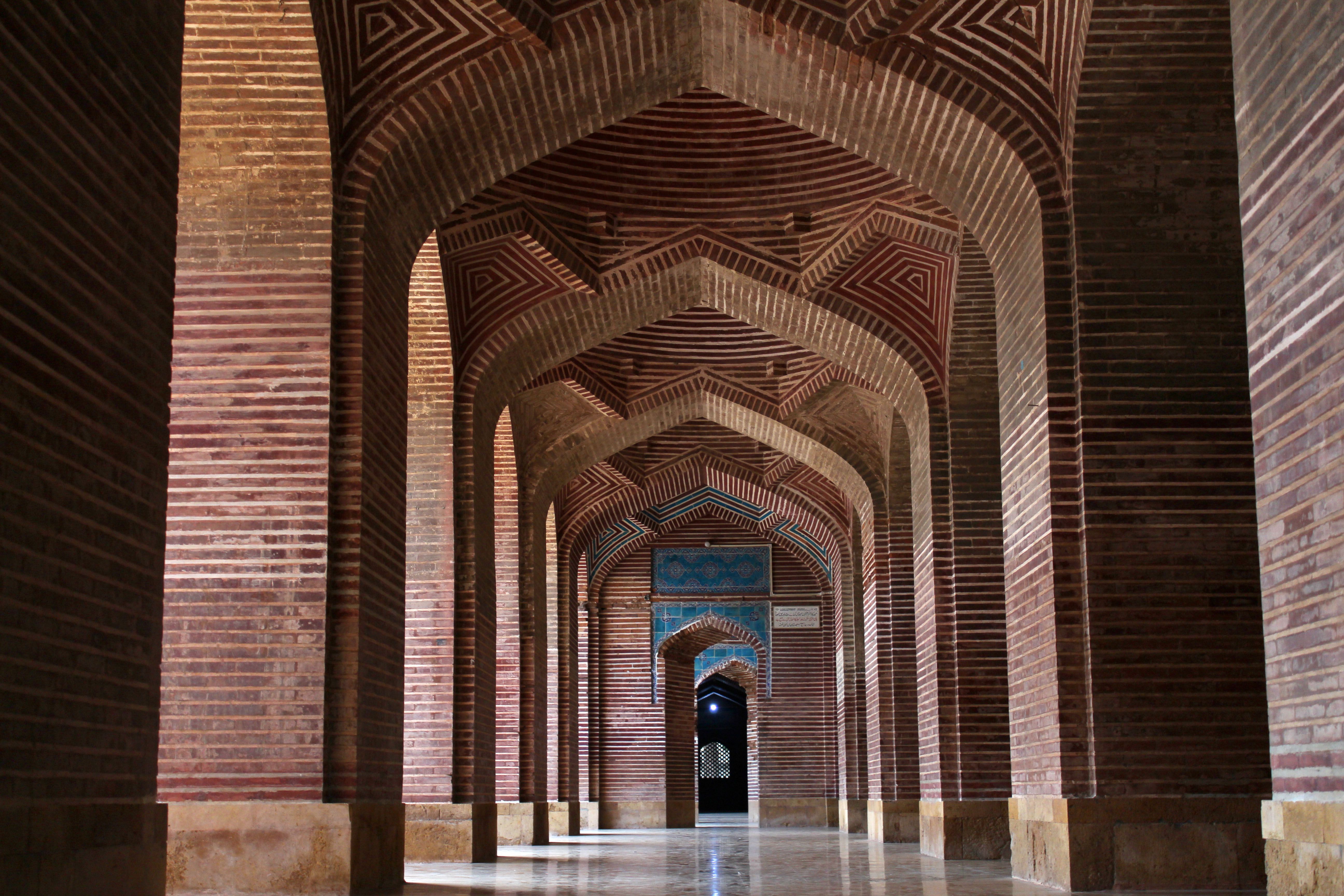 Stunning Interior of Shah Jahan Mosque, Pakistan · Free Stock Photo