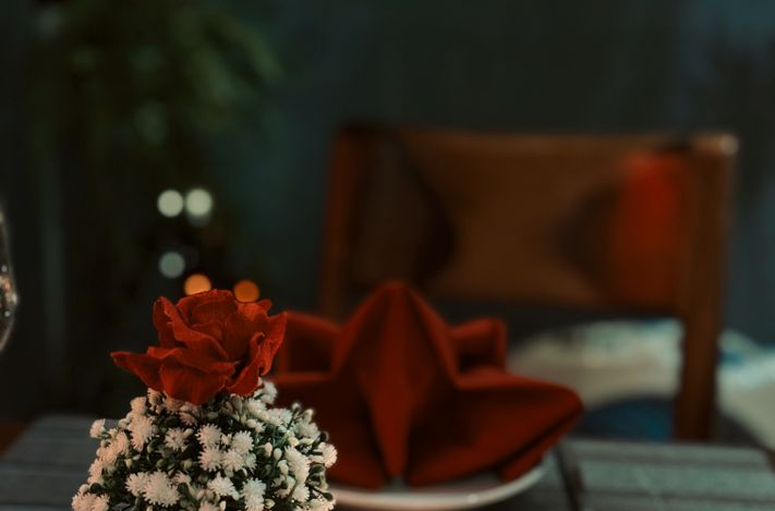 Online dating: starting a conversation on a niche platform