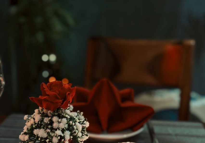 Online dating: starting a conversation on a niche platform