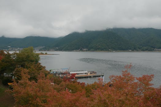 Cloudy autumn scene at Lake Kawaguchi, Yamanashi, Japan.