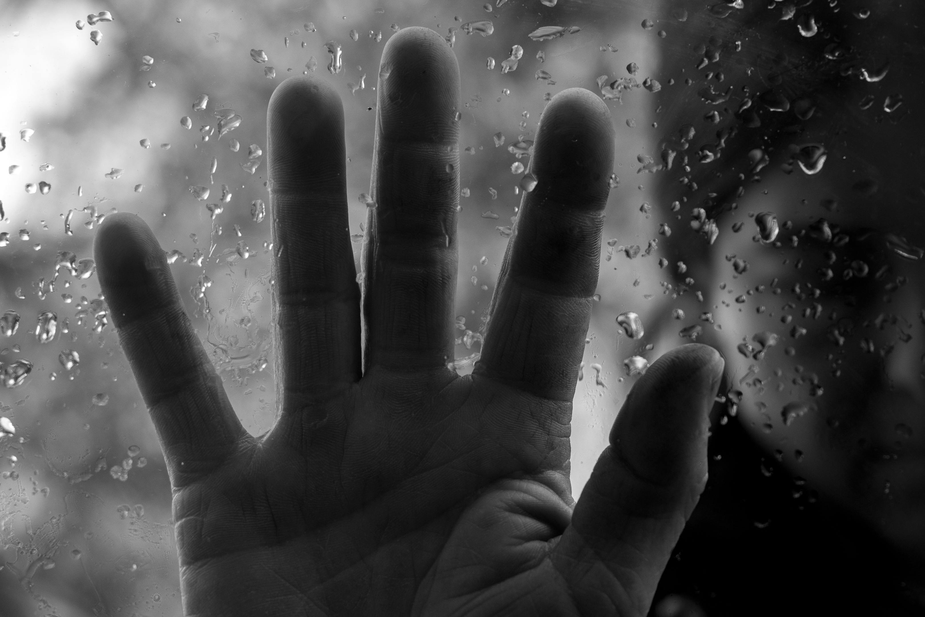 科技：奈米漂浮裝置創新發電技術，雨滴也能變電力