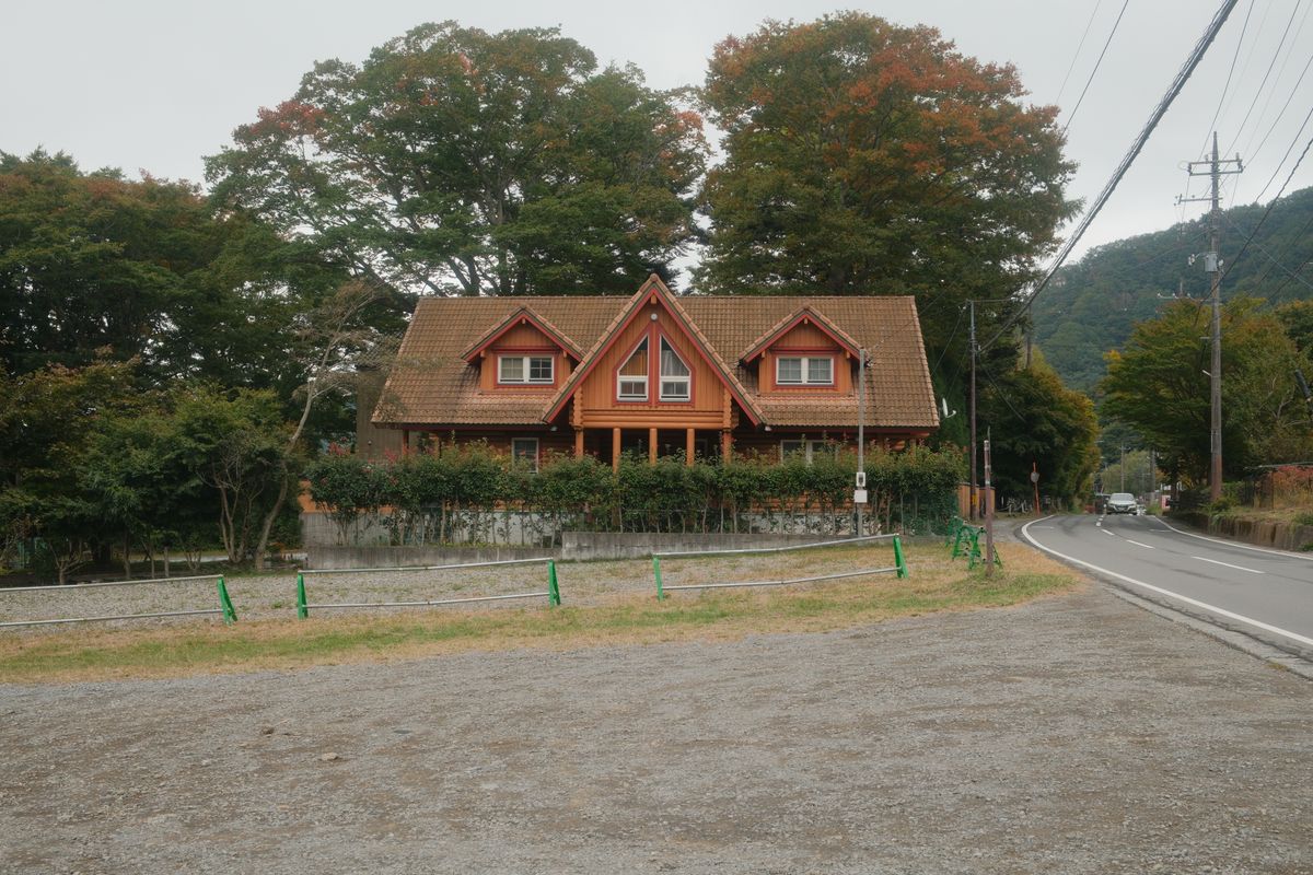 Wooden house surrounded by greenery in Fujikawaguchiko