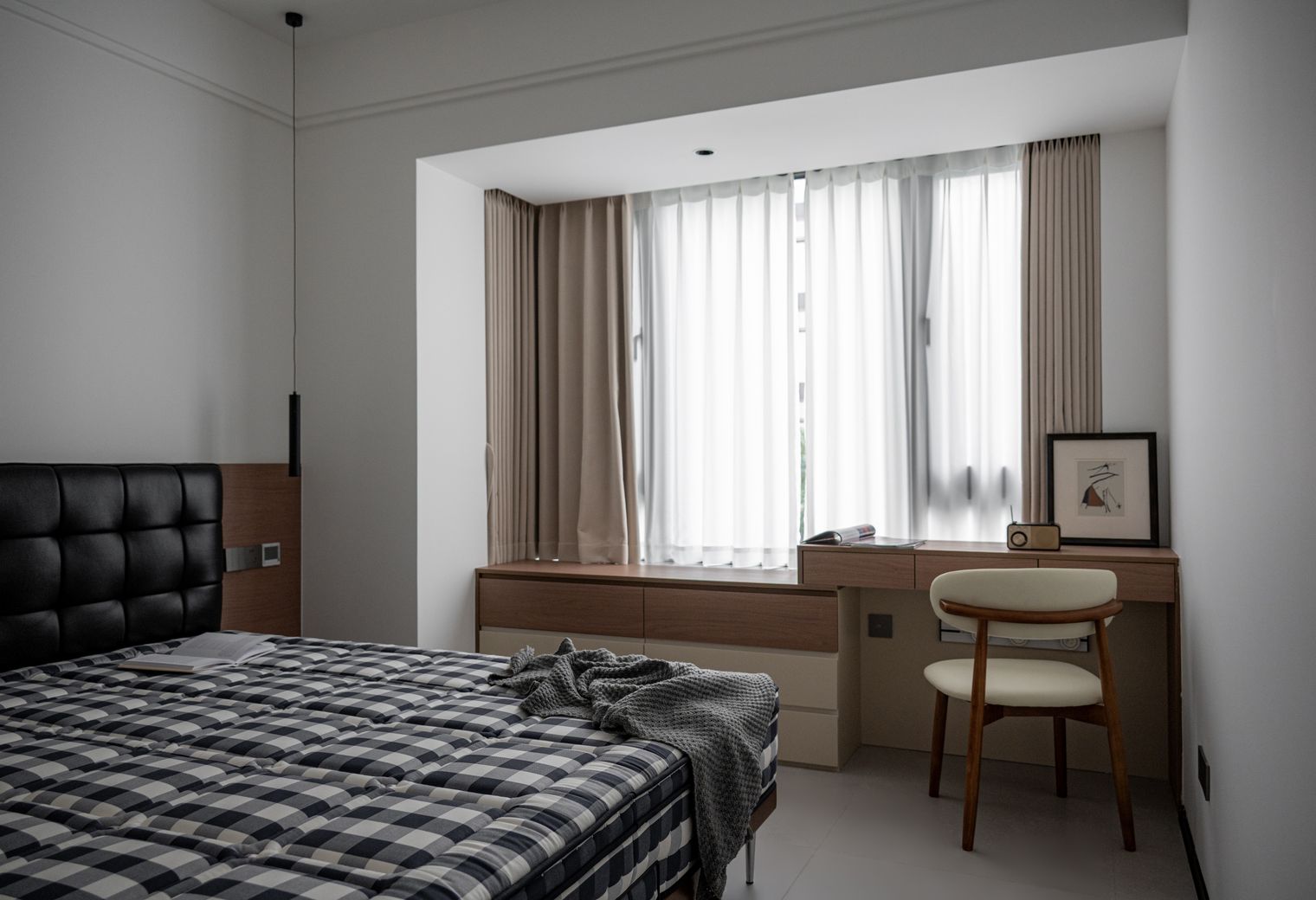 Painters and Decorators in Forest Gate — clean edges cut in around trim and sockets