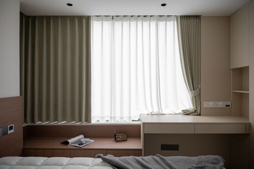 Free Minimalist modern bedroom with cozy decor, natural light, and stylish furnishings. Stock Photo