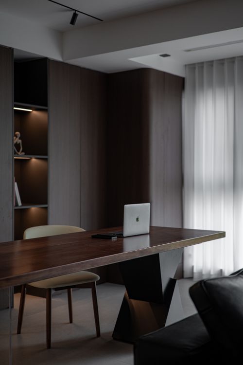 Free Sleek contemporary home office with a minimalist design and natural lighting. Stock Photo