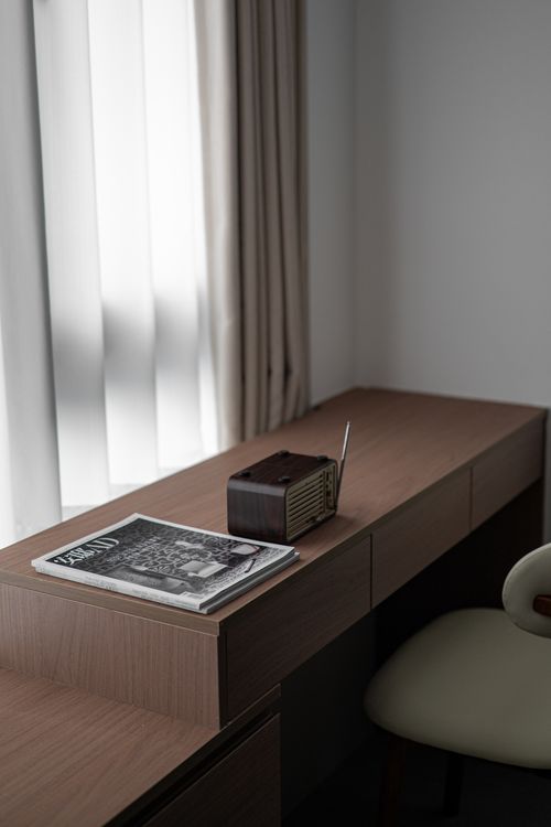 Free A serene, minimalist desk with a vintage radio and magazine, capturing a quiet indoor setting. Stock Photo
