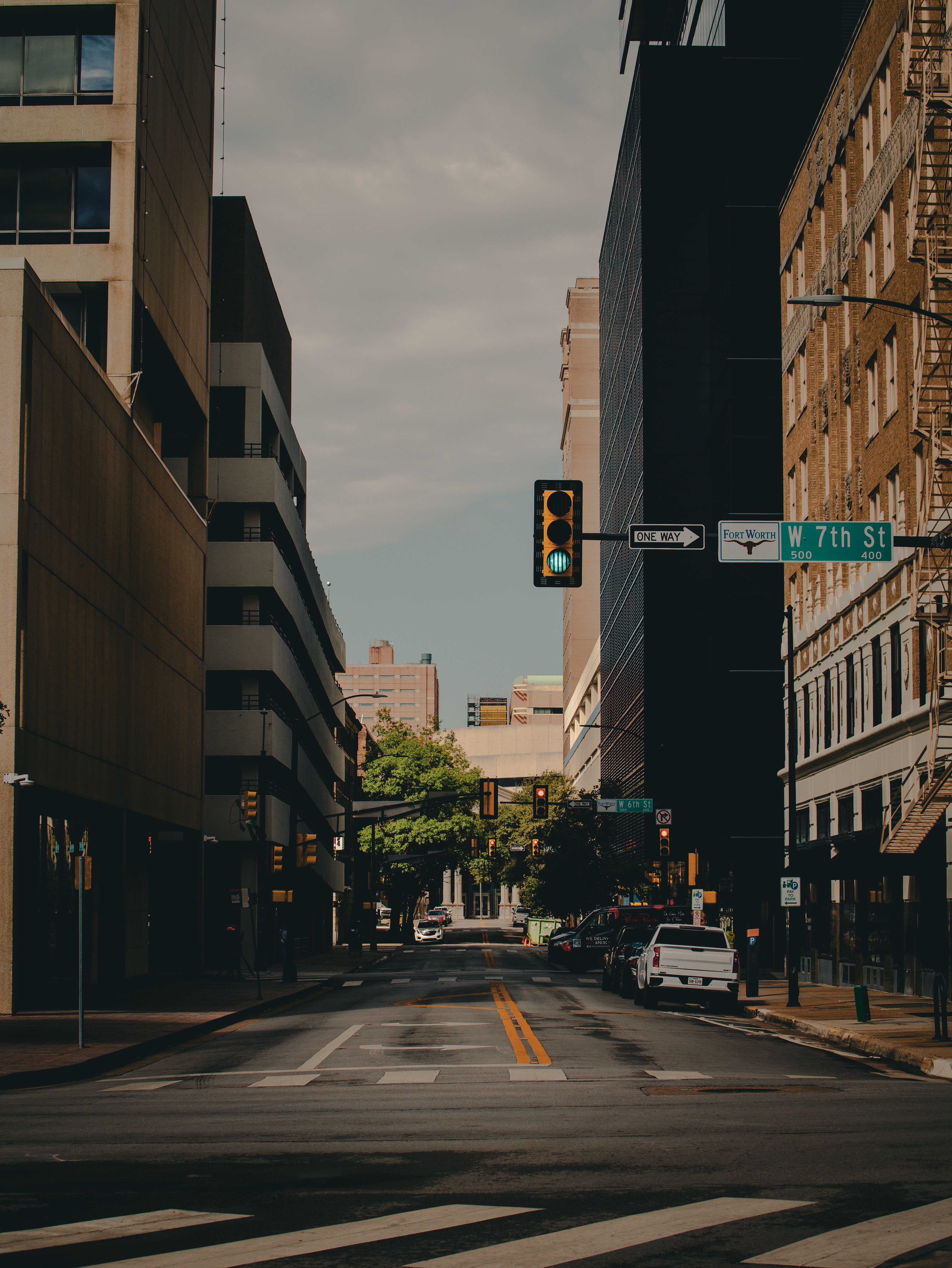 Urban Street with Traffic Light and Buildings · Free Stock Photo