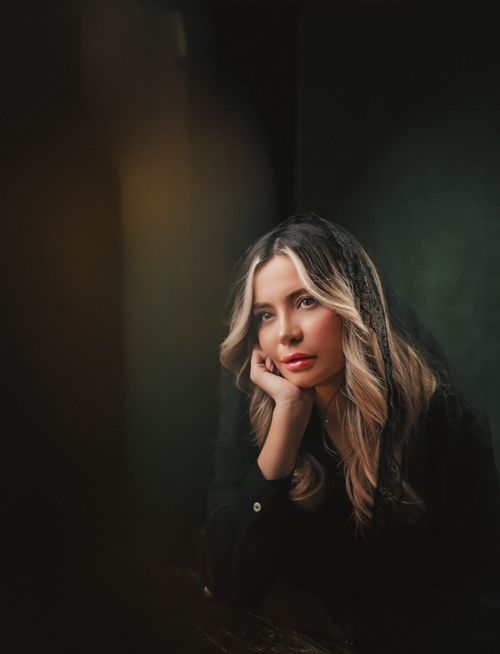 Free Elegant and moody portrait of a woman with blonde hair and a contemplative expression. Stock Photo