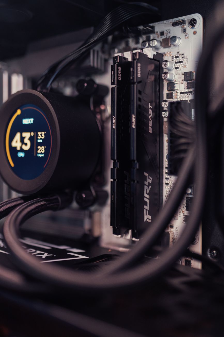 Small Form Factor PC Builds: Which Compact Build Should You Choose?