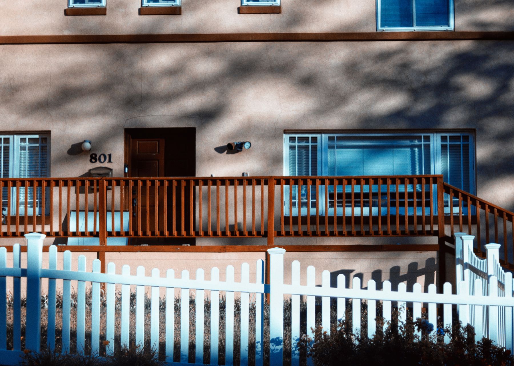 House clearance in Upney — crew wrapping and loading on moving day