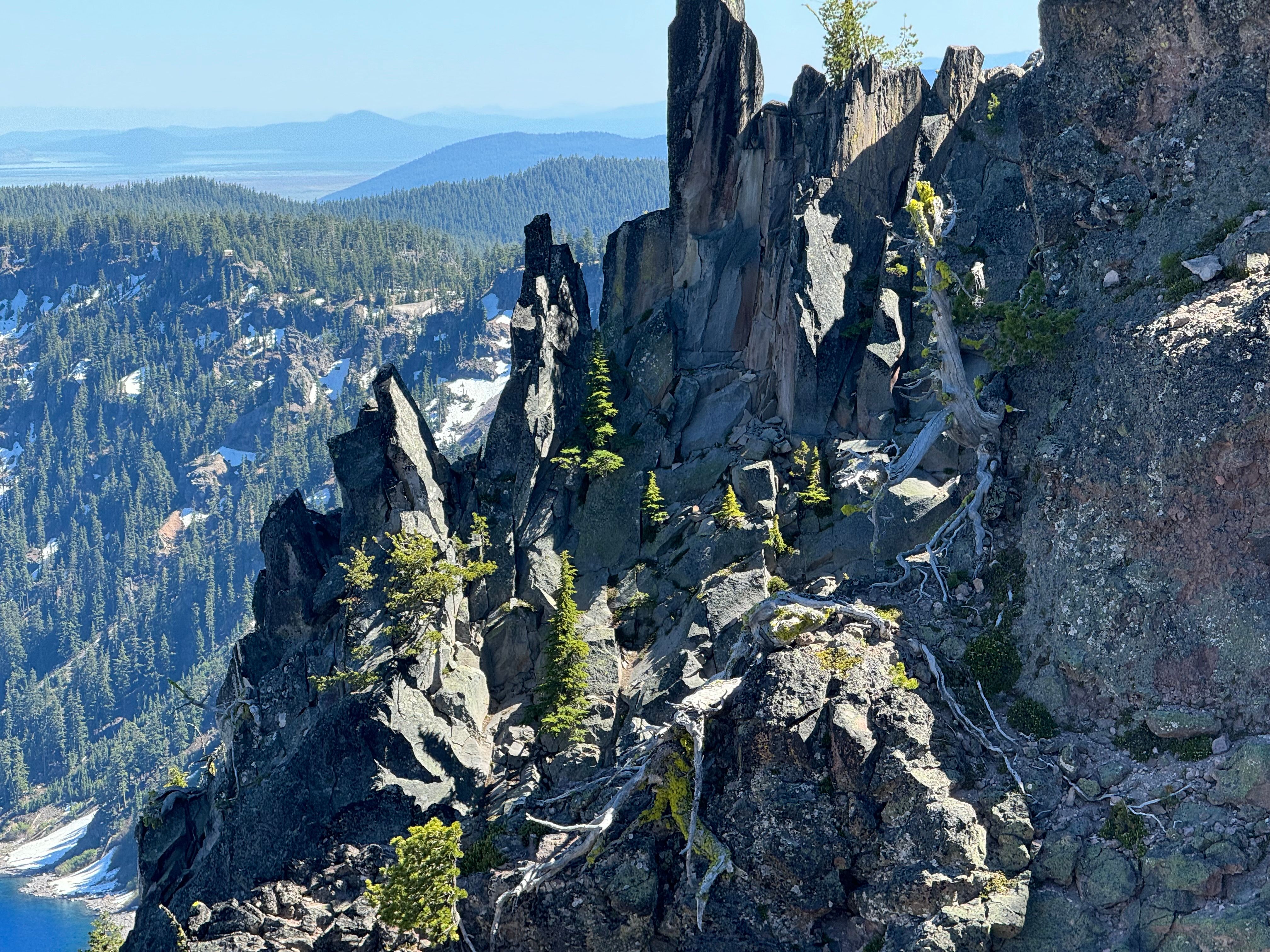 Stunning Mountain Range with Rugged Rock Formations · Free Stock Photo