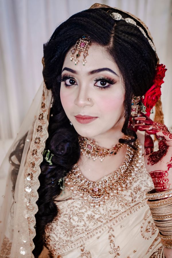 Smiling Indian bride in traditional outfit · Free Stock Photo
