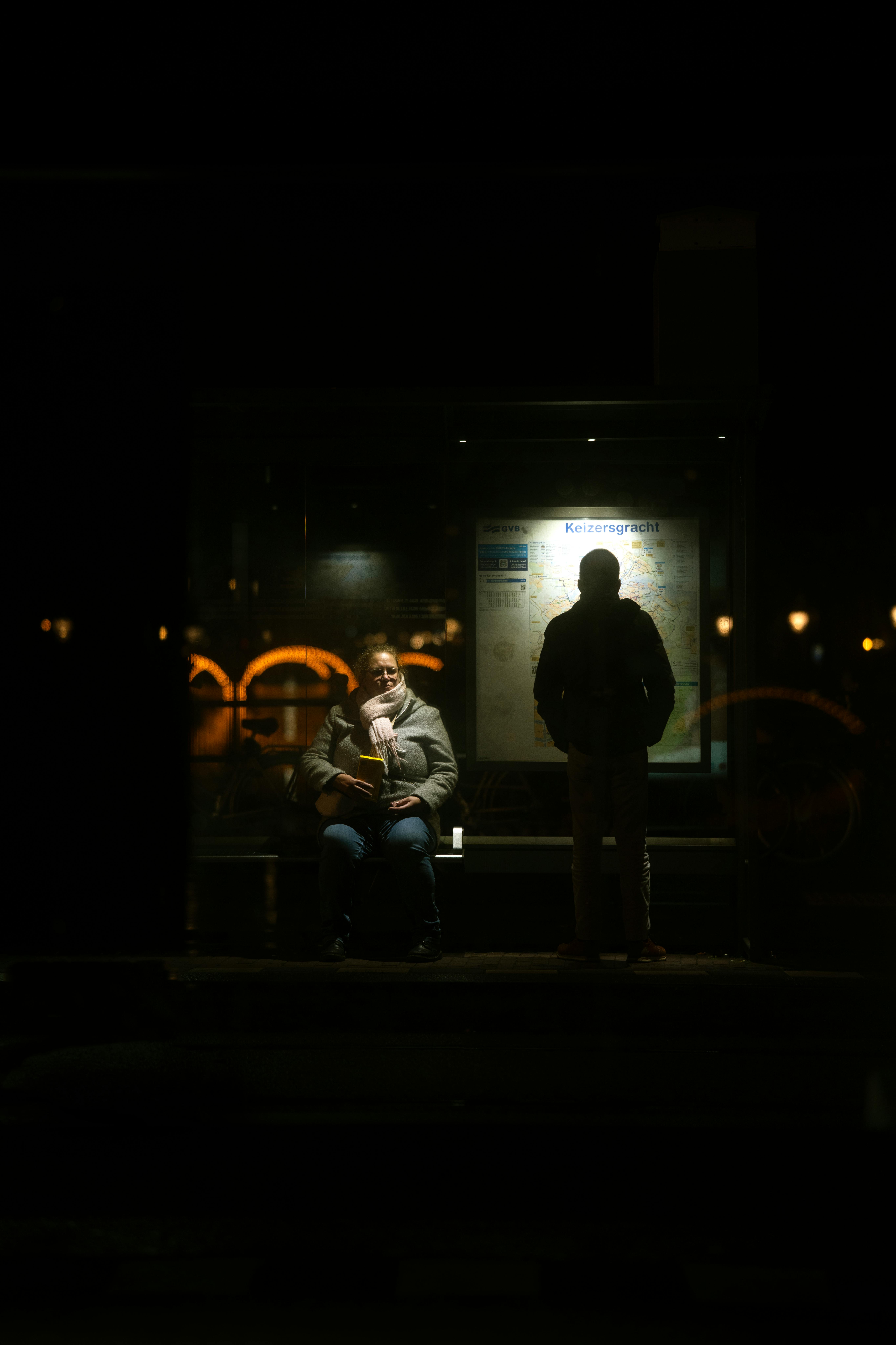 Gratis Immagine gratuita di cappotto invernale, contesto urbano, esterno Foto a disposizione