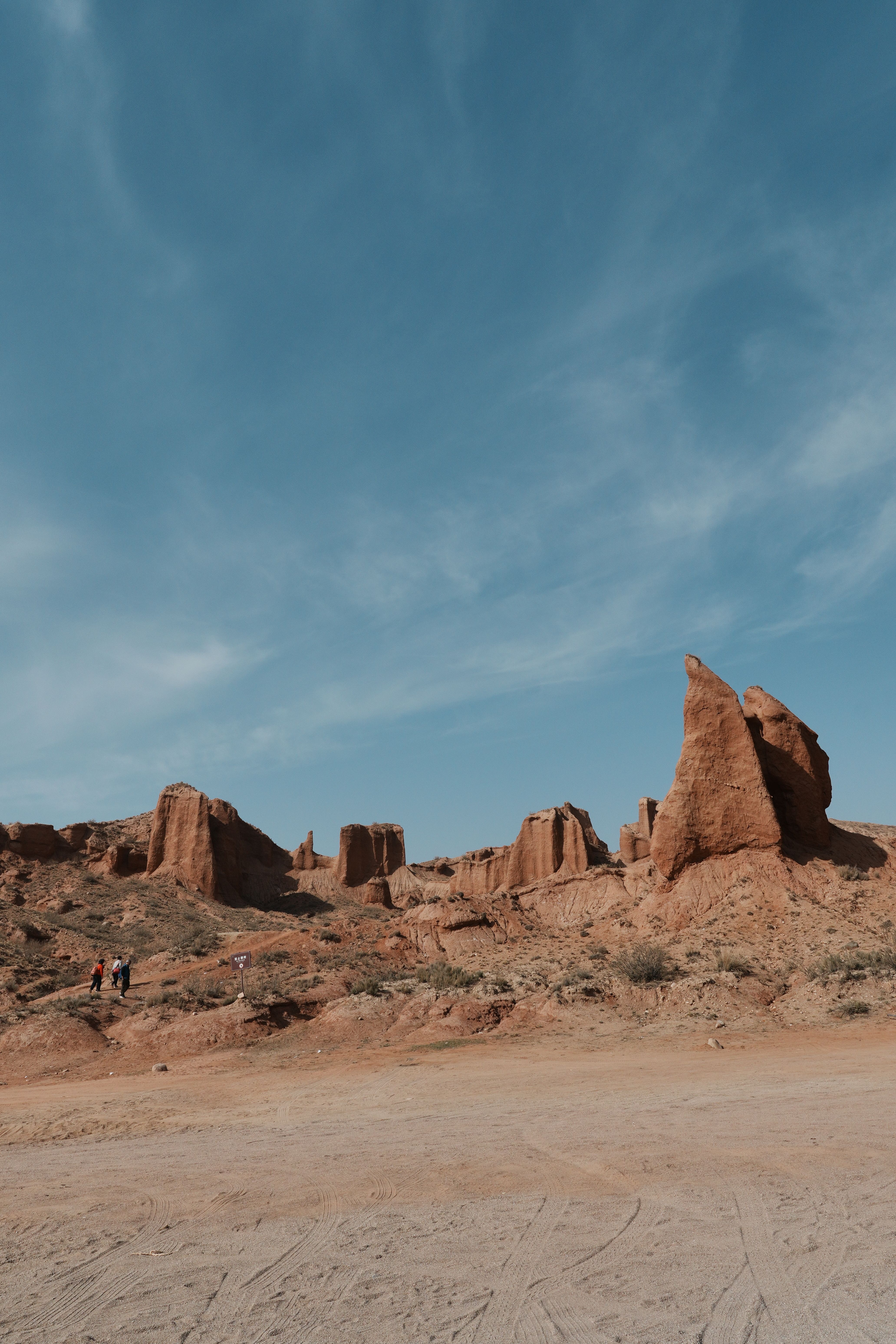 Stunning Red Rock Canyon under Blue Skies · Free Stock Photo