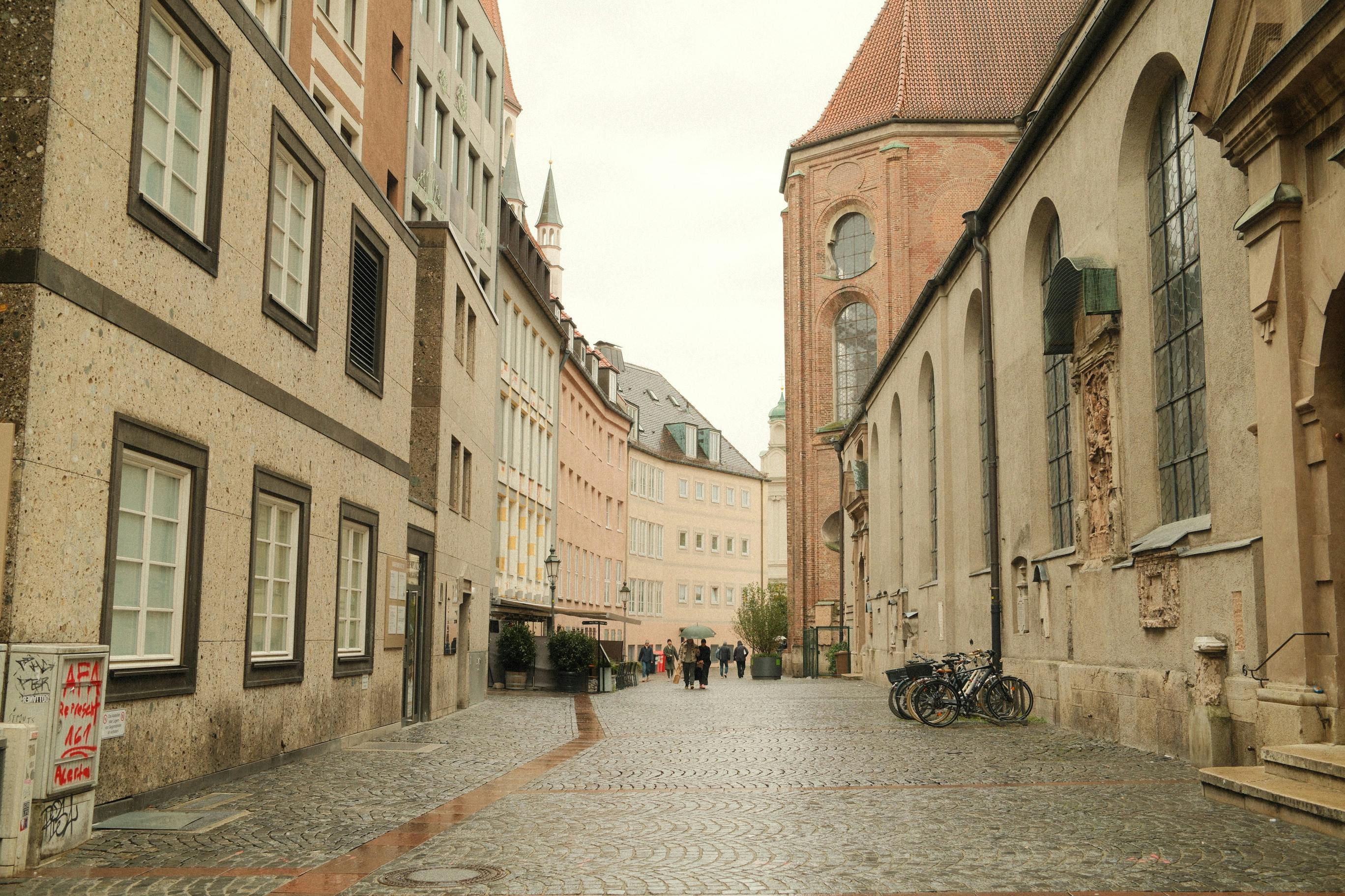 Explore the scenic architecture and cobblestone streets of Munich’s historic old town.