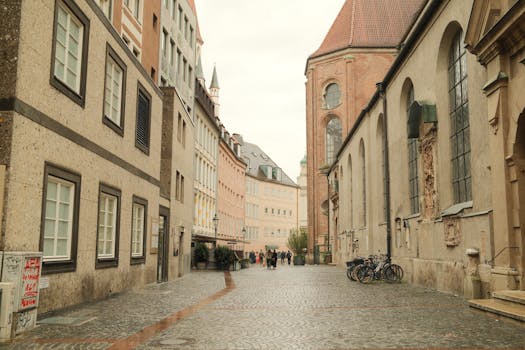 Explore the scenic architecture and cobblestone streets of Munich’s historic old town.