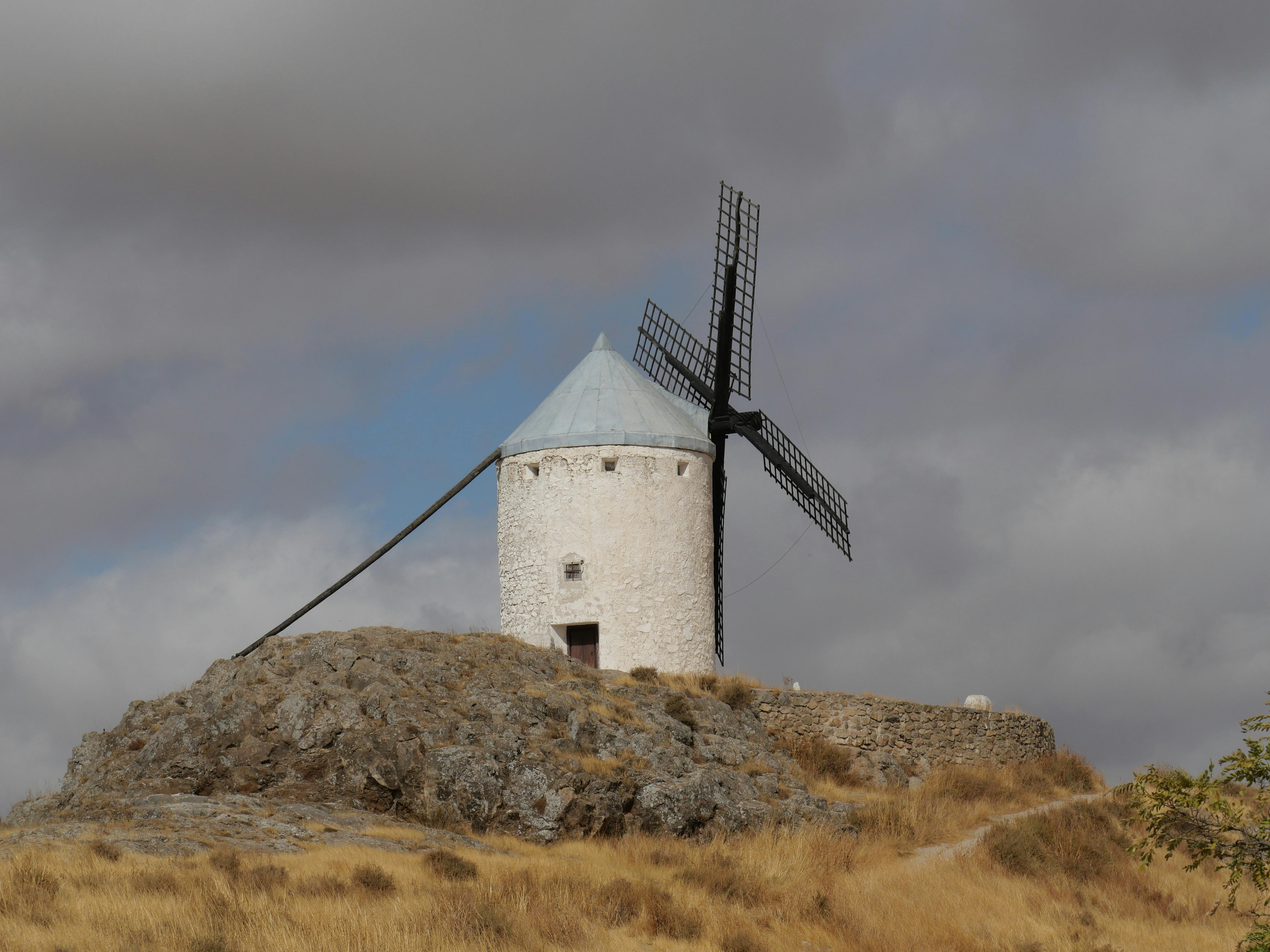 科技：能源局納管5MW以上資料與主機代管中心，嚴格審查用電怪獸