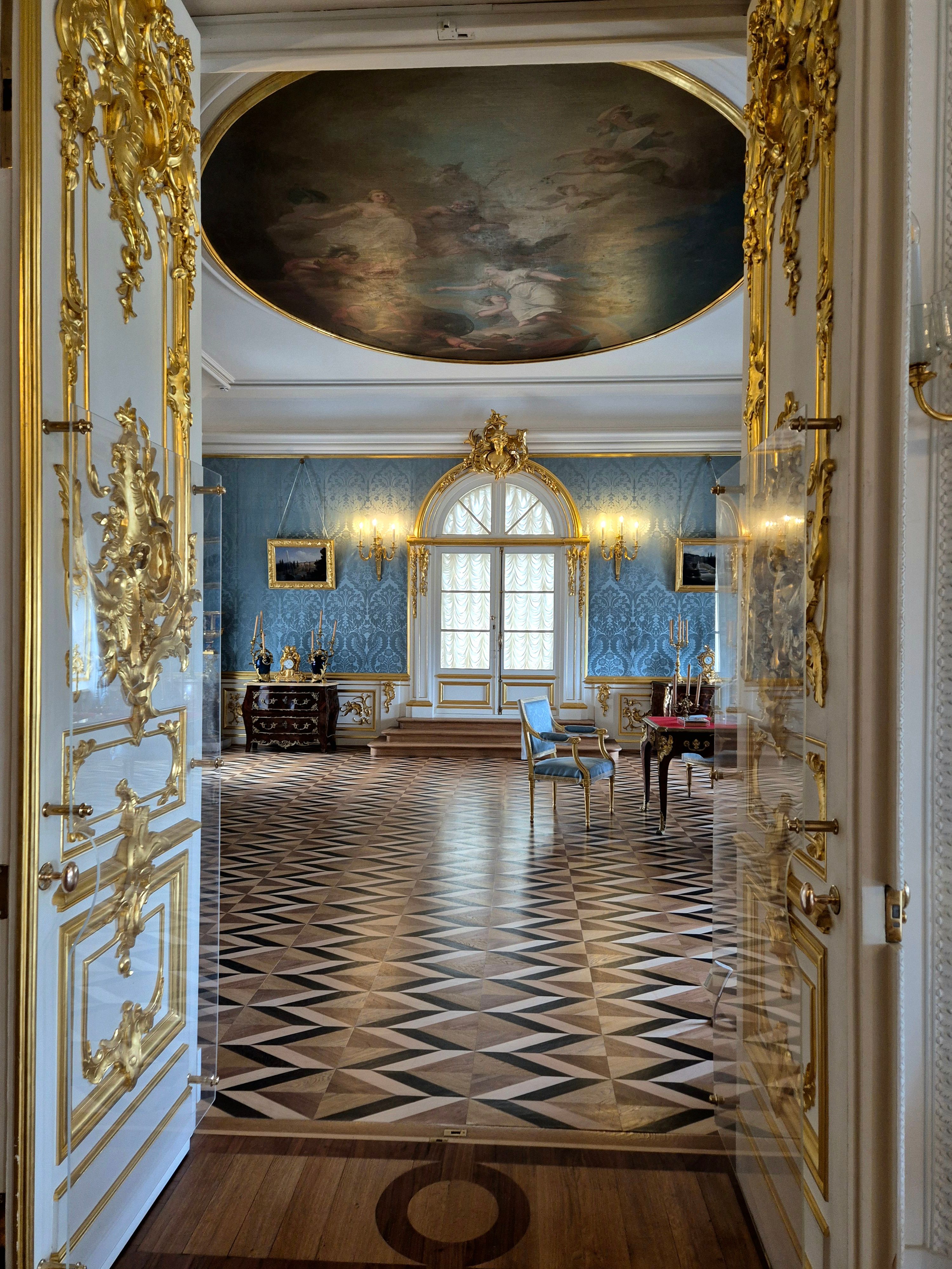 Elegant Palace Interior with Gold Accents · Free Stock Photo