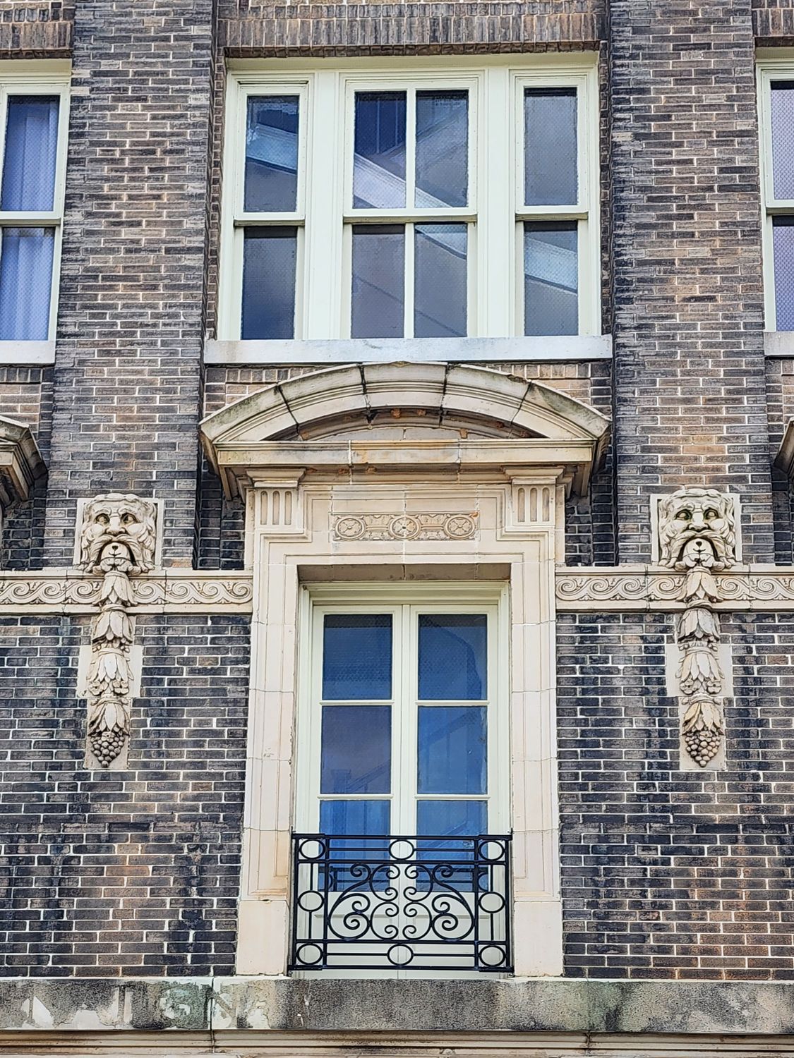 Classic Brick Facade with Ornate Balcony · Free Stock Photo