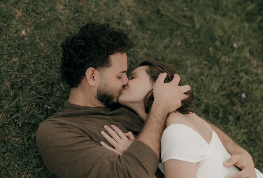 Online dating: starting a conversation on a niche platform