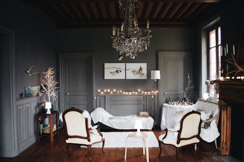 Kostenlos Möbel Mit Weißer Decke Bedeckt Stock-Foto