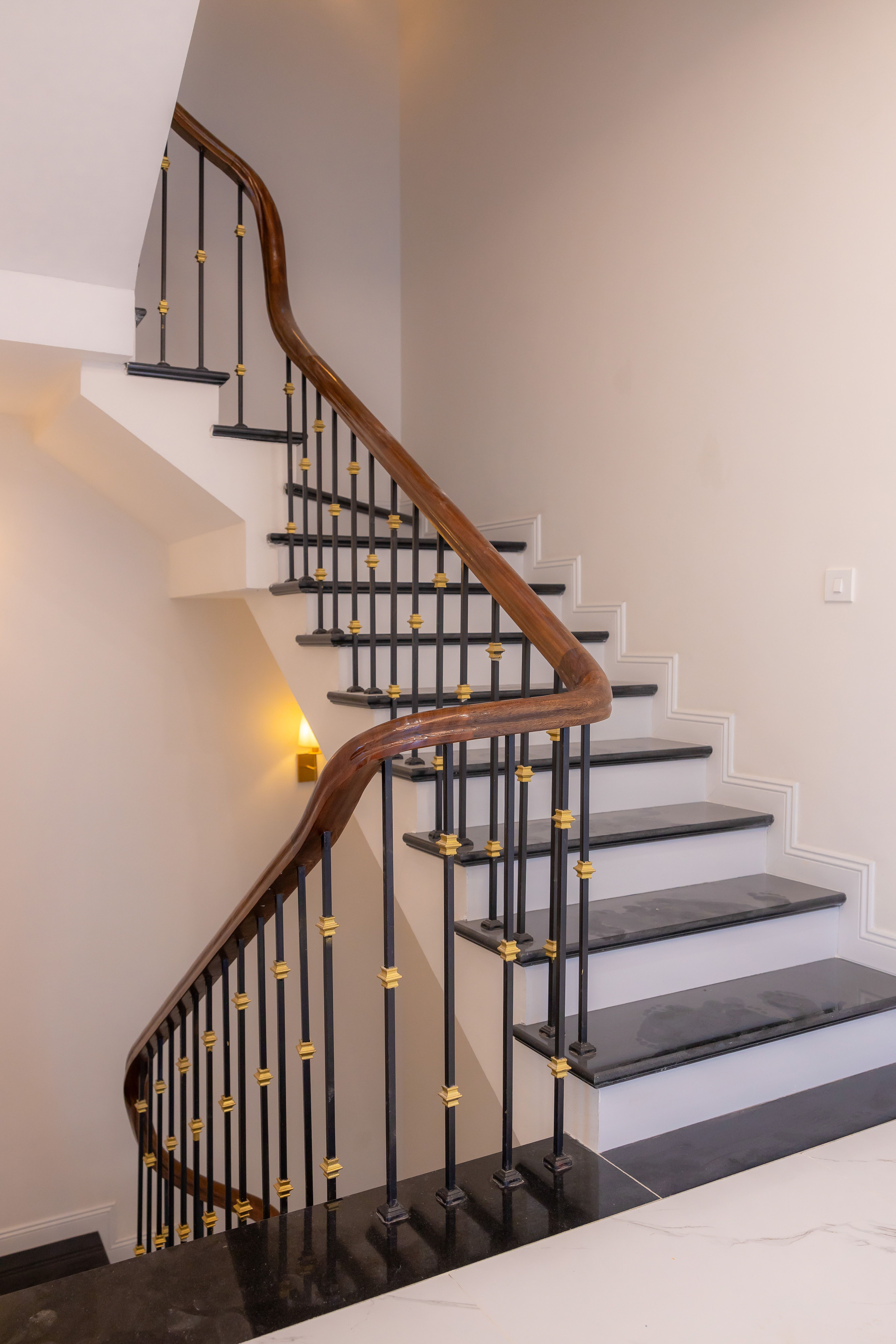 Elegant Interior Staircase with Wooden Railing · Free Stock Photo