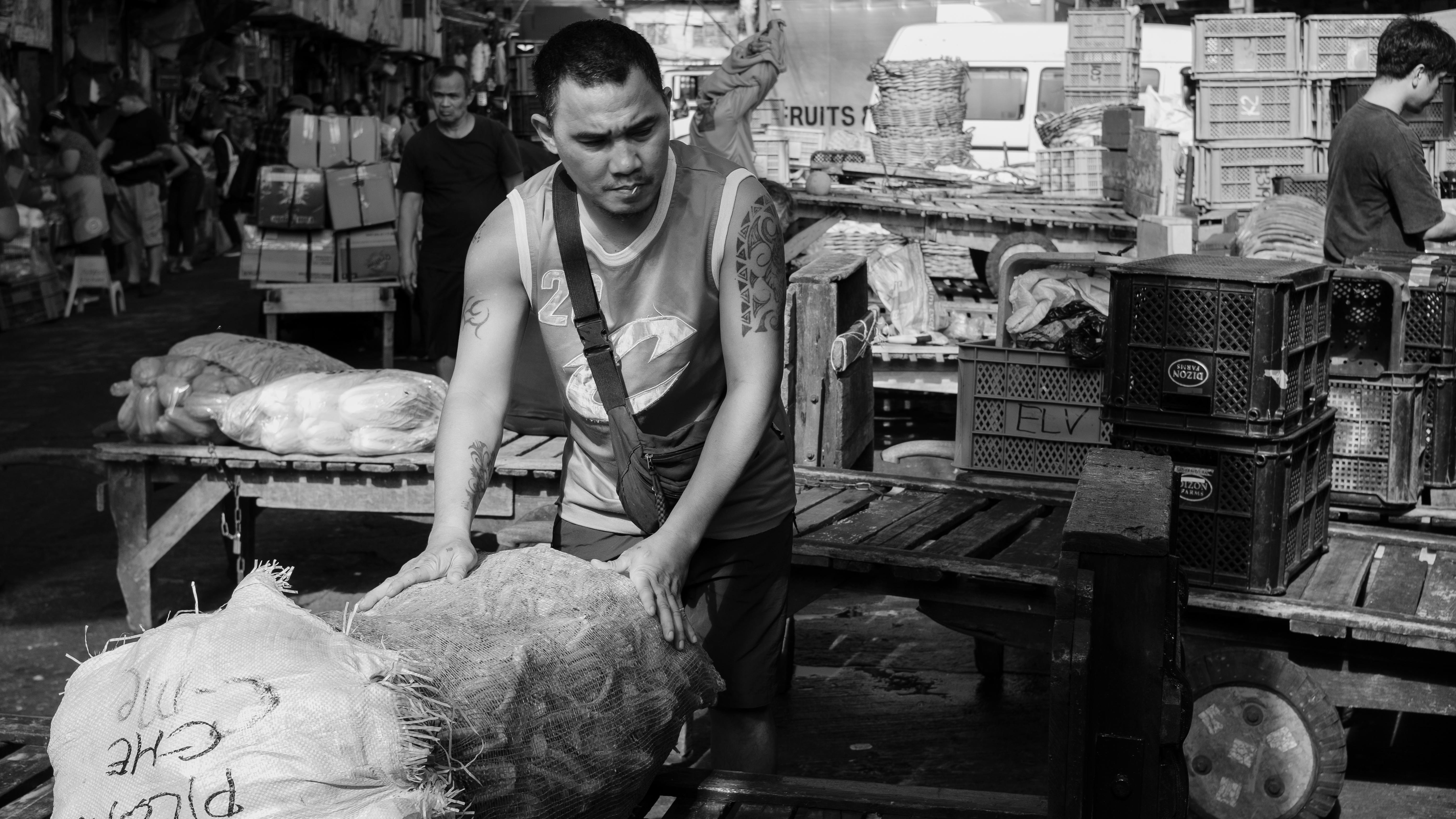 國際：全球經濟動盪加劇，各國積極調整政策應對挑戰