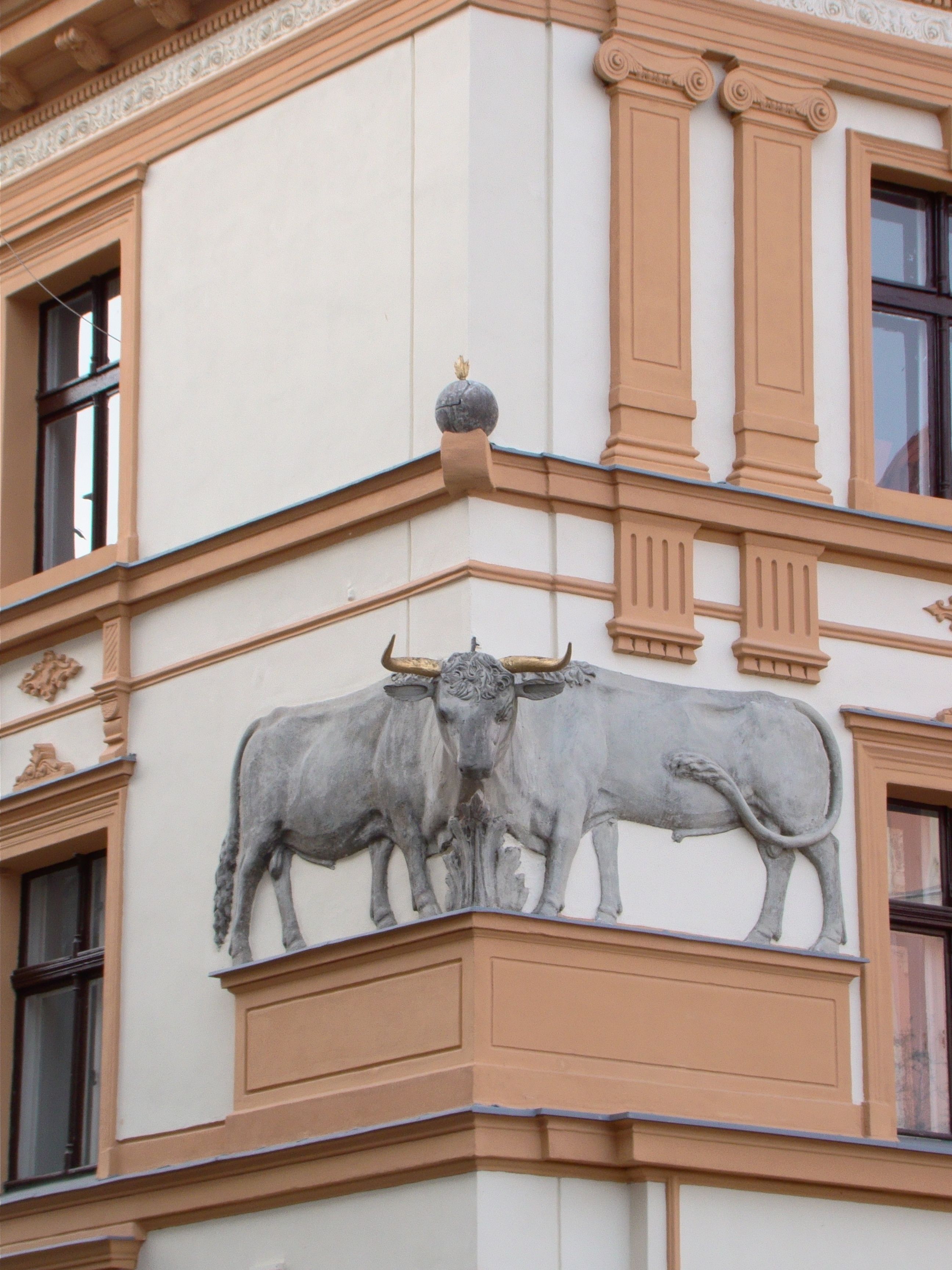 Elegant Architectural Bull Sculptures on Historic Building · Free Stock ...