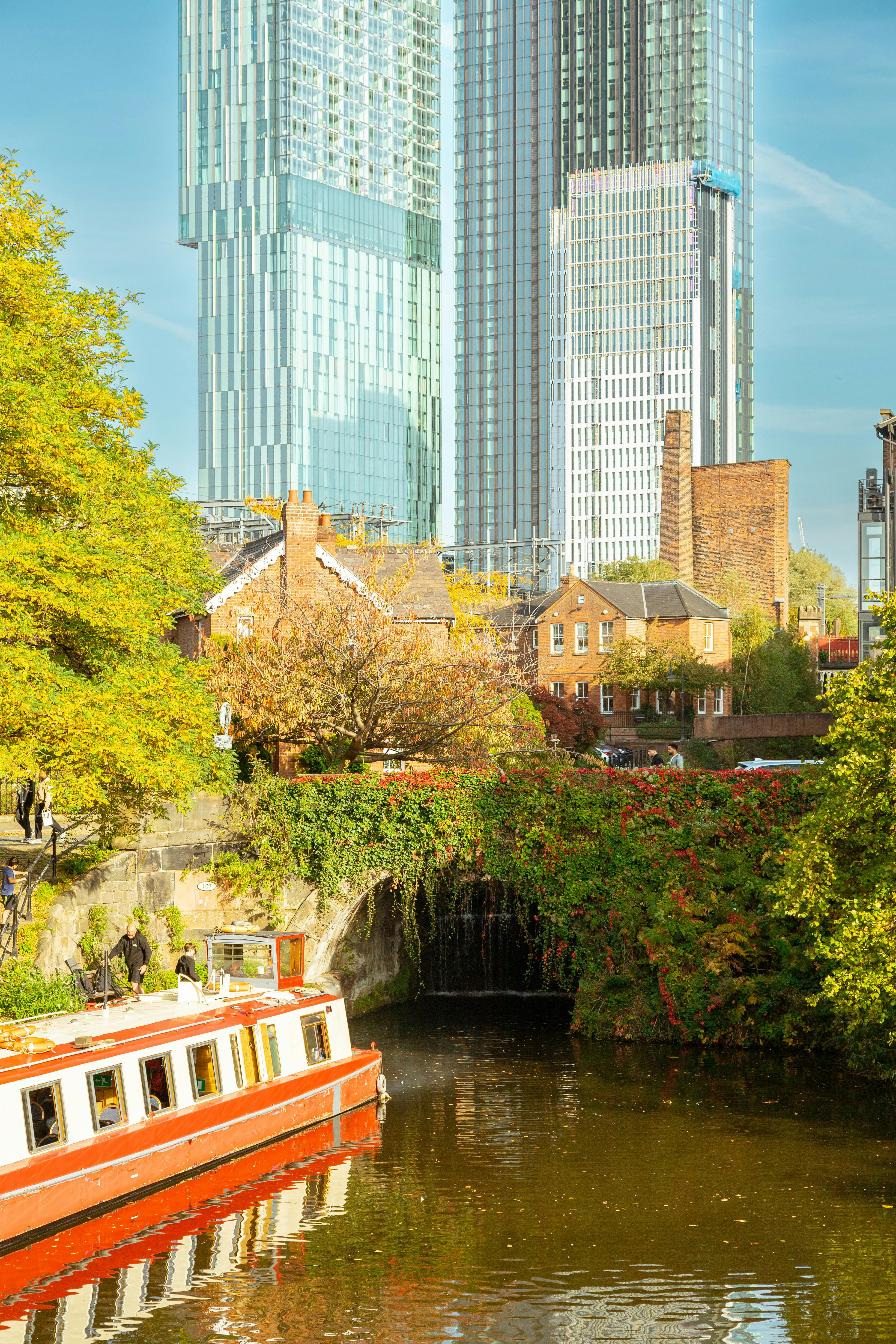 Manchester City vs Manchester United: Predicciones de Alineaciones y Estrategias para el Partido Más Esperado