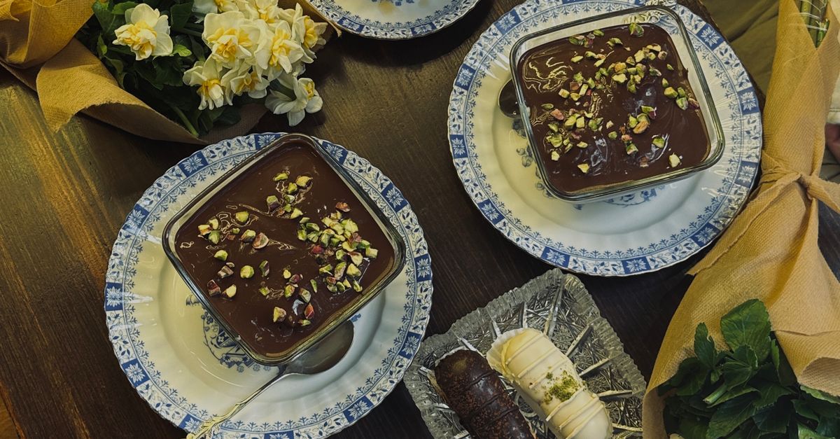 カラフルなスイーツが並ぶカフェ