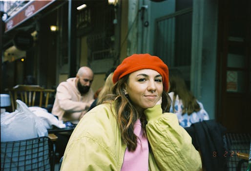 Capturing relaxed moments at an outdoor café in İzmir, Türkiye.
