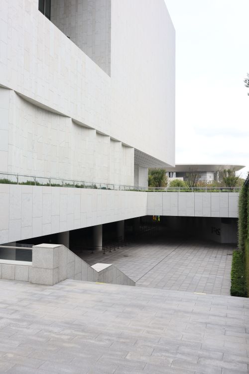 Free A minimalist concrete building showcasing modern urban architecture style. Stock Photo
