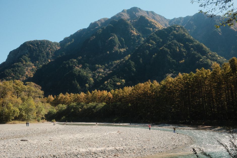 Explore the stunning beauty of Karasawa mountain range in Kamikochi, a perfect autumn landscape.
