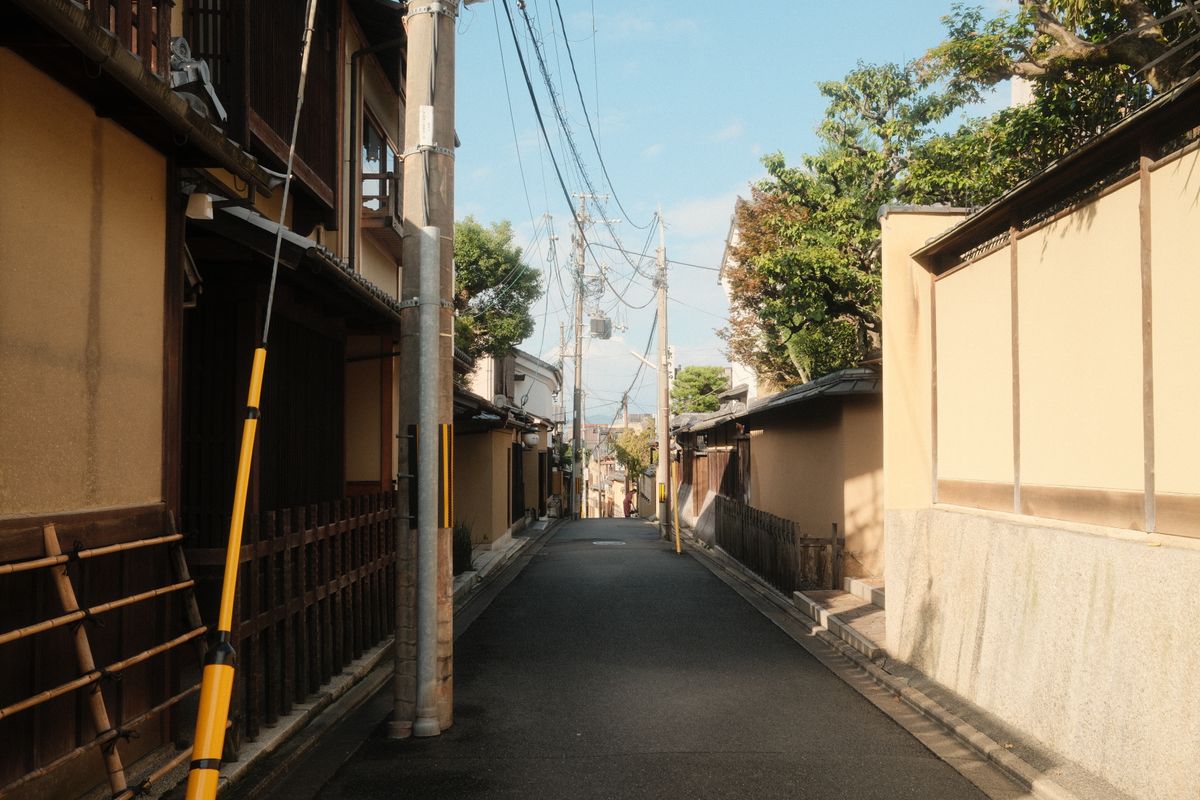 Charming alleyway in Kyoto historic district showcasing traditional architecture