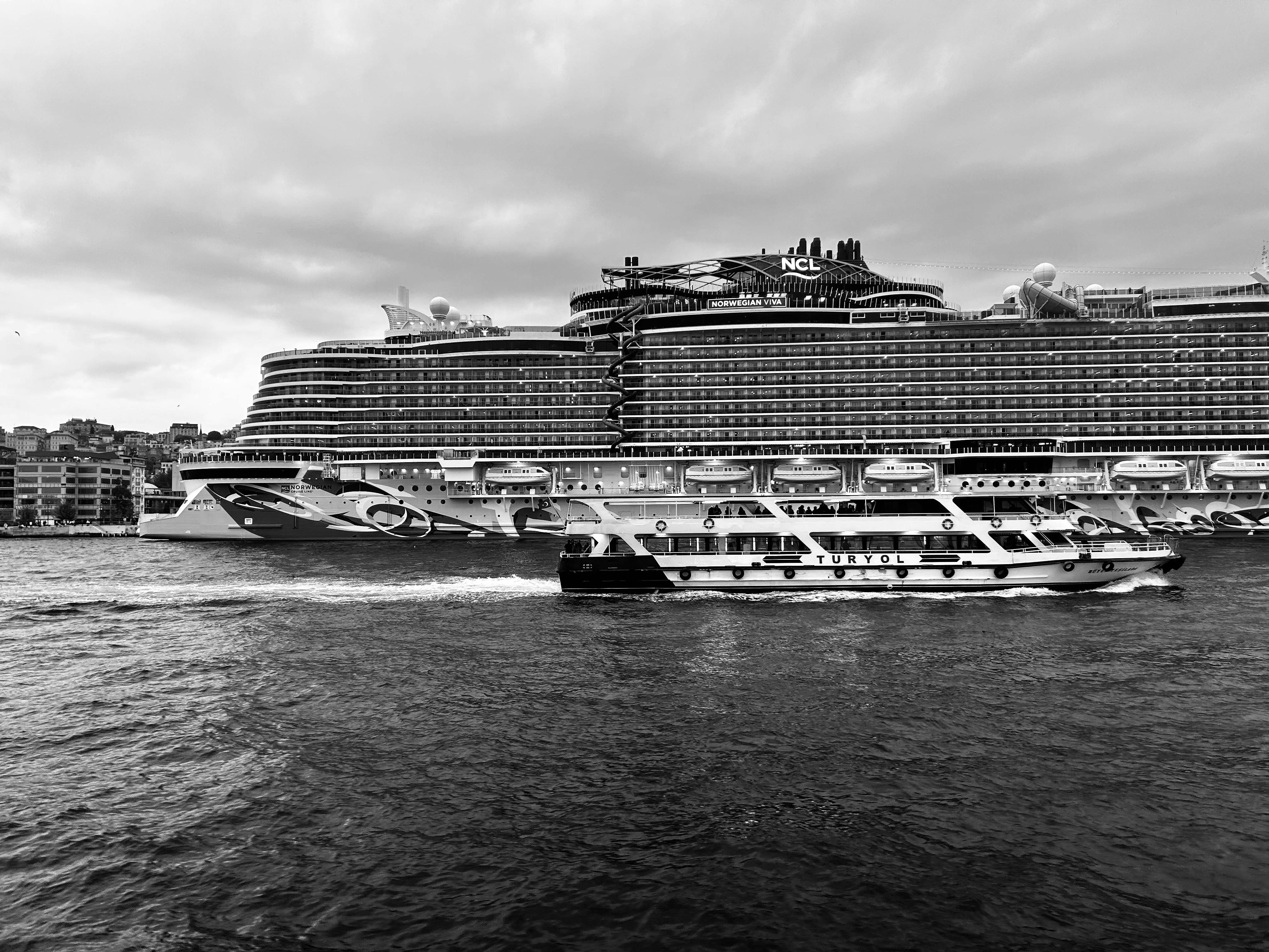 Black and white photo of cruise ships on the Bosphorus strait, Istanbul, capturing nautical beauty.