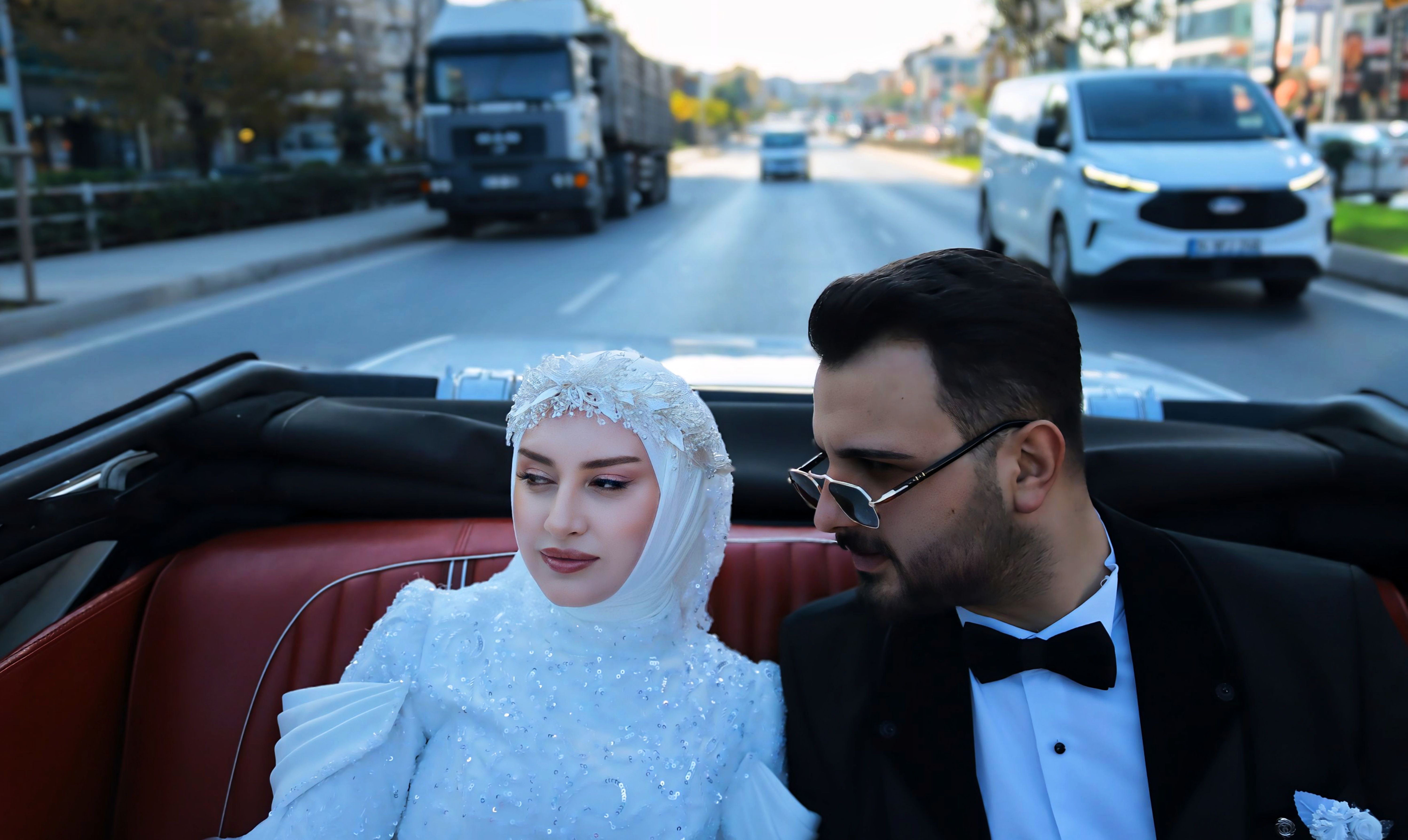 Couple driving testimonial avatar