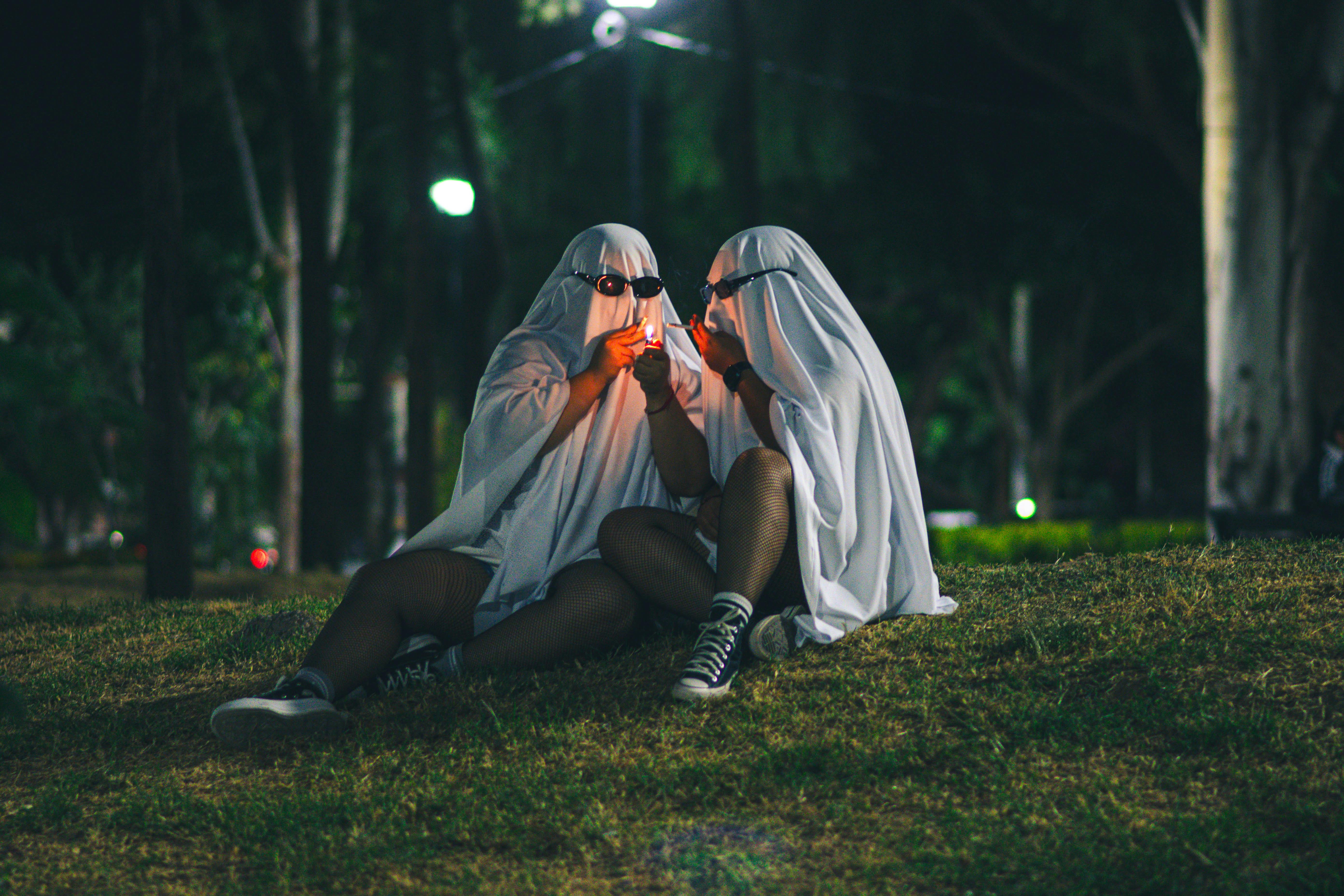 虚无缥缈的幽灵般GPT-5人工智能数字形象，象征着尚未公布的幽灵技术。