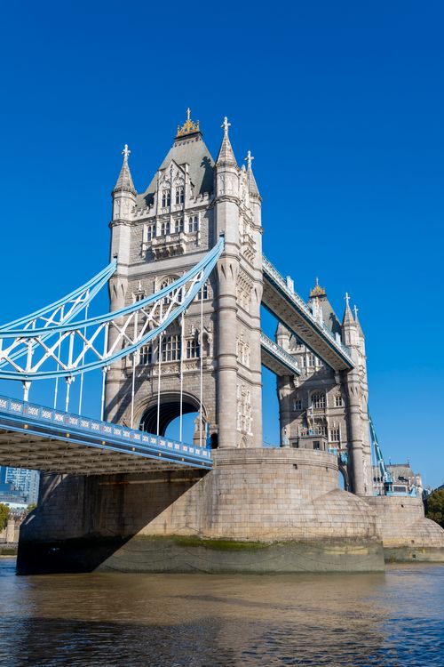 Free Iconic Tower Bridge with clear blue skies, perfect for travel and tourism visuals in London. Stock Photo
