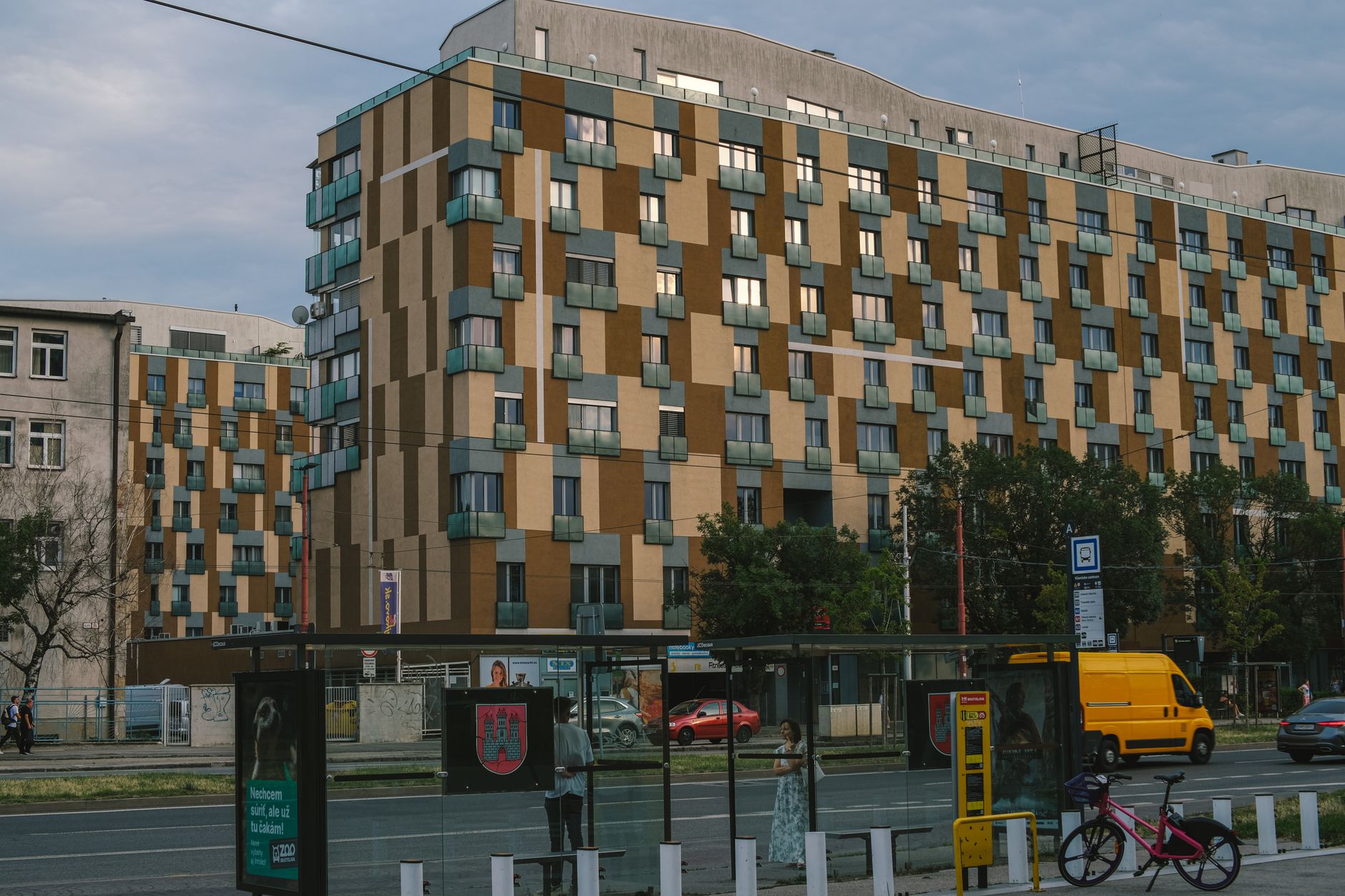 Primărie Lugoj și apartamente ANL pentru tineri Primărie Lugoj și apartamente ANL pentru tineri