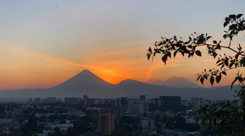 Foto profissional grátis de céu alaranjado, cidade do sol, guatemala