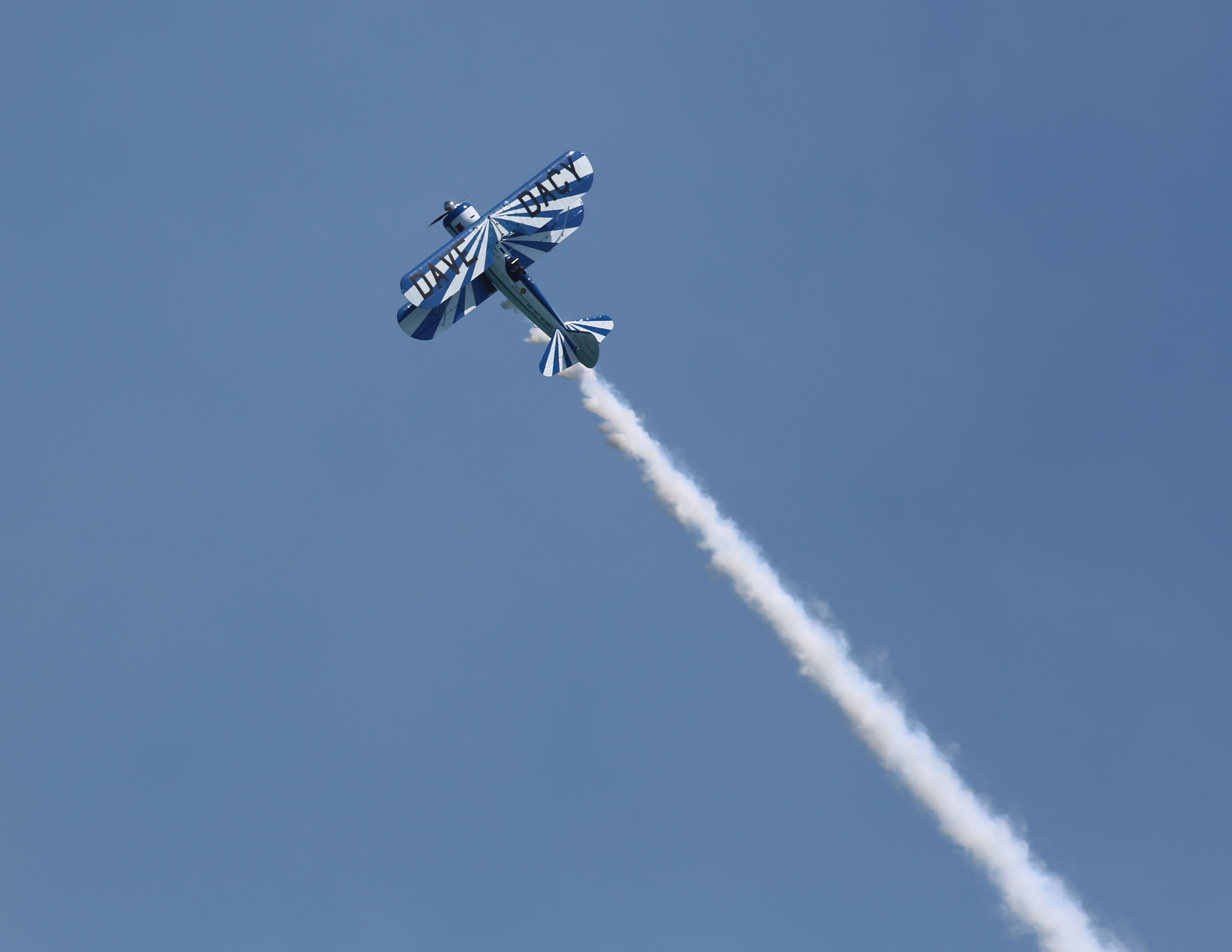 Stunt Plane Performing Aerobatic Maneuver in Clear Sky · Free Stock Photo